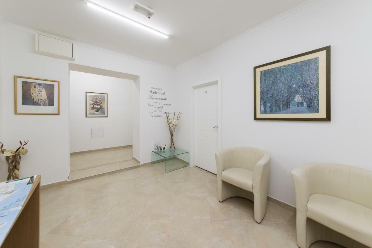 Accommodation Iva Zara Esterno foto