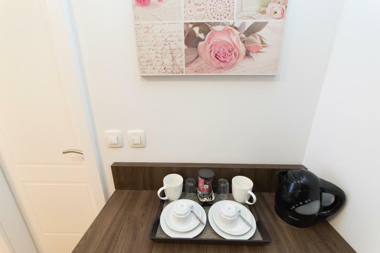 Accommodation Iva Zara Esterno foto